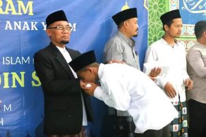 Peringati Hari Asyura, Ponpes Ulumuddin Menyantuni Ratusan Anak Yatim 2 Peringati Hari Asyura, Ponpes Ulumuddin Menyantuni Ratusan Anak Yatim