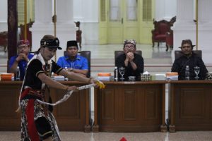 Momen HUT RI, KNPI Kembali Gelar Diskusi Budaya Bareng Bupati 3 Momen HUT RI, KNPI Kembali Gelar Diskusi Budaya Bareng Bupati