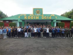 Menguatkan Silaturahmi dan Sinergitas Antar Unsur Pemerintahan Kota Cirebon Melalui Kegiatan Olahraga Bersama 2 Menguatkan Silaturahmi dan Sinergitas Antar Unsur Pemerintahan Kota Cirebon Melalui Kegiatan Olahraga Bersama