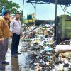 Hujan Tak Surutkan Tekad DLH Cirebon Tangani Sampah di TPS Kalirahayu