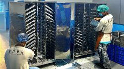 Cegah Kontaminasi Bakteri, Dapur SPPG Pangenan Ender Gunakan Teknologi Oven untuk Sterilisasi Wadah