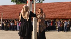 SMP Negeri 2 Pangenan Gelar Upacara Khidmat Peringati Hari Kartini, Seluruh Petugas dari Guru Perempuan