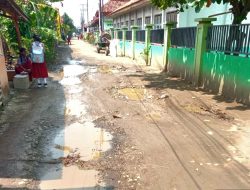 Jalan Rasjid Singawijaya Rusak Parah, Warga Babakan Keluhkan Akses Terganggu Selama Bertahun-tahun