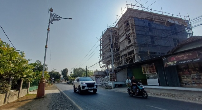 Pakuwetan Soroti Minimnya Keterlibatan Pelaku Usaha dalam Rencana Pembangunan Hotel di Sukadana 1 Screenshot 20260816 131248 Gallery