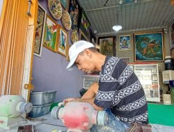 Tak Lekang Zaman, Iduy Puluhan Tahun Bertahan Menjaga Nyala Seni di Lemahabang