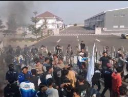 Massa Kepung PT Dynamic di Pabedilan, Tuntut Warga Lokal Dilibatkan dalam Pengelolaan Limbah